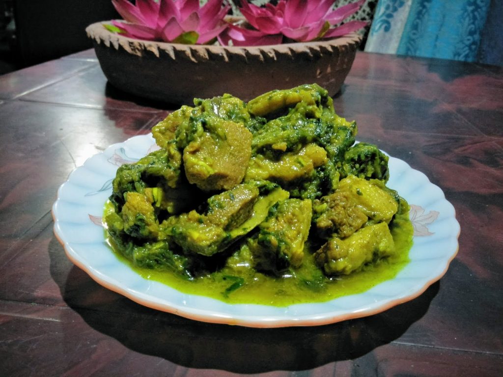 Pork with colocasia leaves (kosu xaak) - Assam