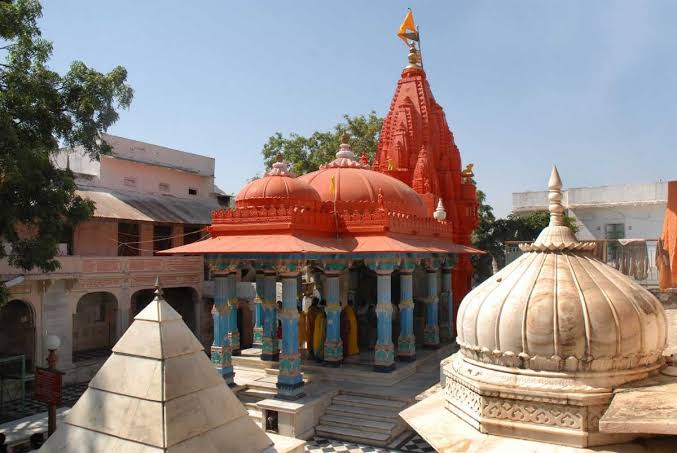 temples where men are not allowed Lord Brahma Temple, Pushkar, Rajasthan