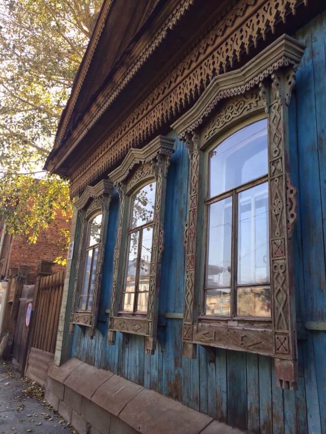 rural-old-house-nalichniki