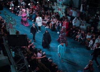 history of fashion shows